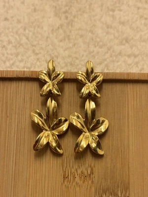 Boucle d’oreille fleurs pendantes