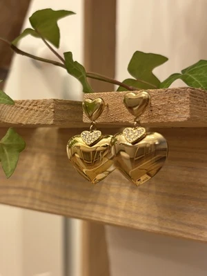 Boucle d’oreille cœur plein et strass