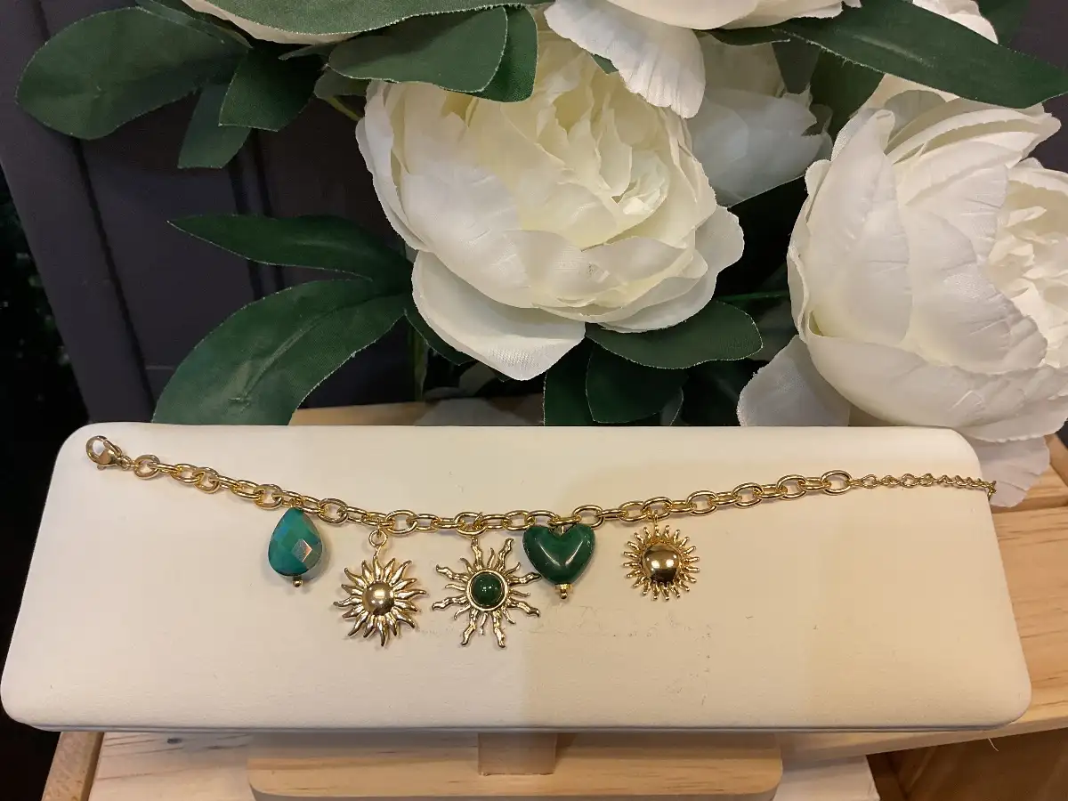 Bracelet breloque cœur soleil pierre